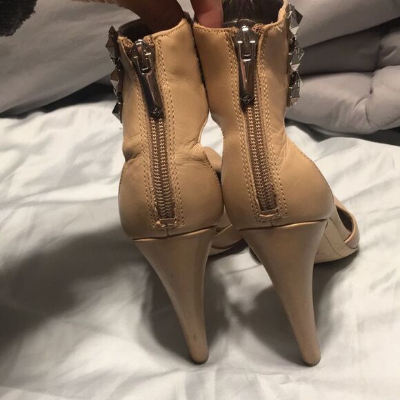 Sam Edelman • Tan Stiletto Pointed Toe with Ankle Cuff Size 6 - Picture 4 of 7
